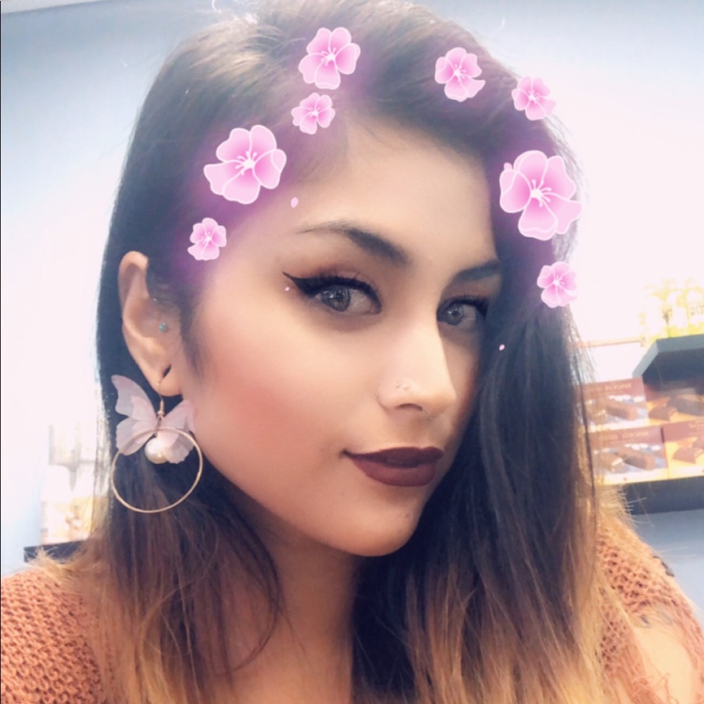 Meet your Posher, Cassandra